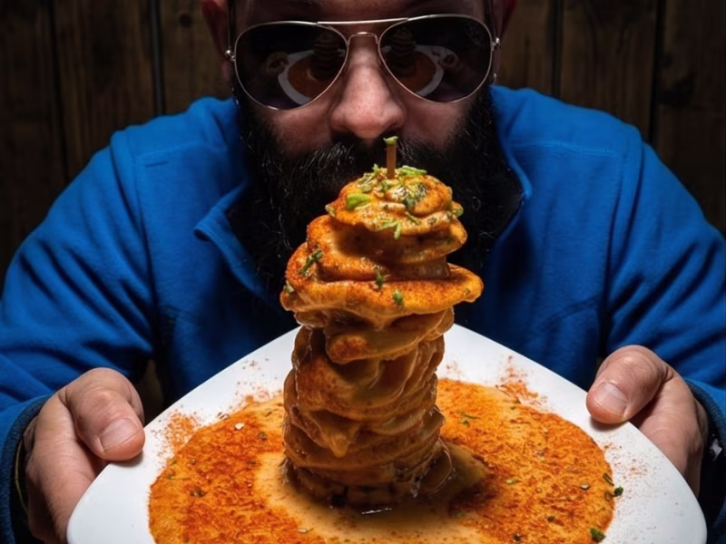 Torre épica de bravas con salsa roja - vayaBravas